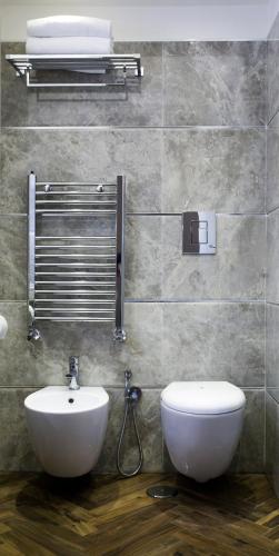 Royal Rooms Luxury Suite - image 3