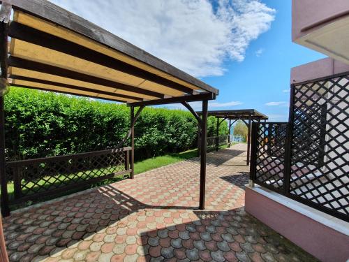 Twin Room with Garden View image 5