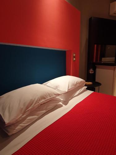 Double Room with Garden View image 3