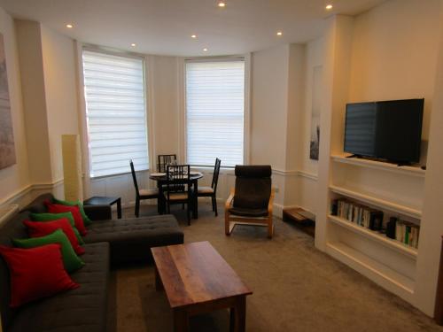 Spacious 1 Bed Flat With Parking, , West Sussex