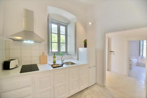 Loukia's Apartments - image 5