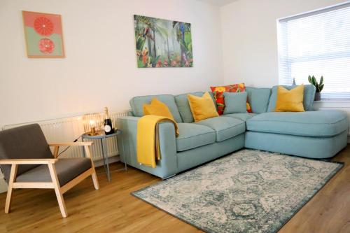 Modern New House - Great Location - Garden - Parking - Netflix - Fast WiFi - Smart TV - Stunning 2 B