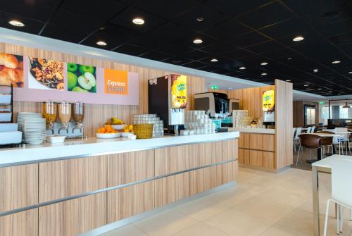 Holiday Inn Express Rotterdam - Central Station an IHG Hotel - image 7