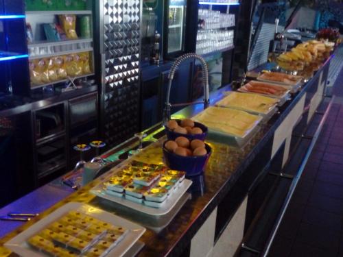 อาหารและเครื่องดื่ม, Hotel Cade in ปิเสค