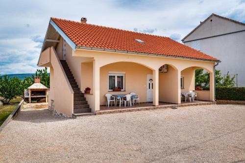  Apartment Čulina in Pridraga