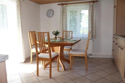 設施, Ferienhaus Anni in 羅特河畔羅特