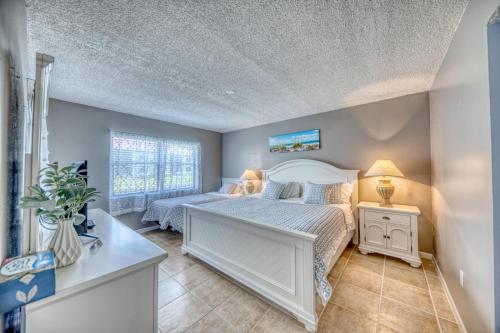 Shorewalk Full Condo Near to IMG-Beaches-Anna Maria in Bradenton, USA
