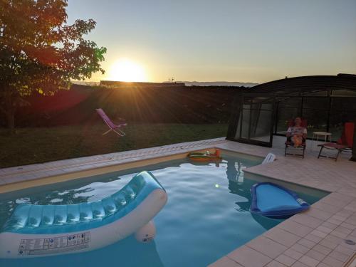 Dārzs, Chalet de TARA - Grand appartement esprit chalet - piscine chauffée - Genève (Chalet de TARA - Grand appartement esprit chalet - piscine chauffee - Geneve) in Collonges-sous-Saleve (Rhone-Alpes)