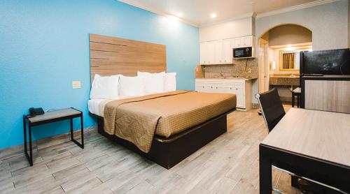 Palace Inn Bacliff - image 5