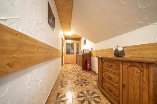 Penzión & Bar NATALI (Penzion & Bar NATALI) in สตารีสโมโคแวค