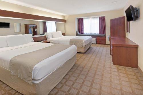 Deluxe Queen Room with Two Queen Beds - Disability Access - Non-Smoking
