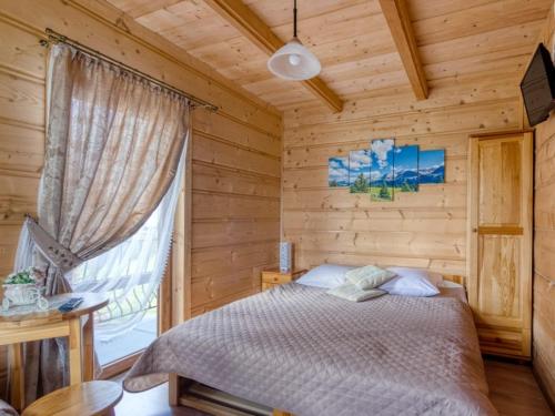 4 bedrooms, 11 beds