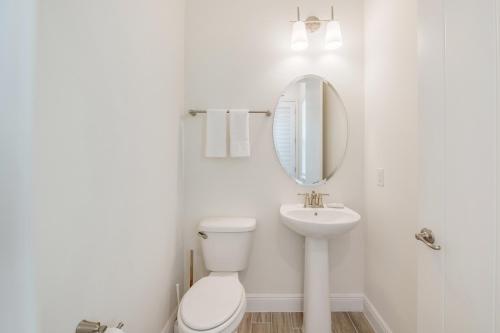 Attractive Cottage with Hot Tub Near Disney at Margaritaville 3037SP - image 4