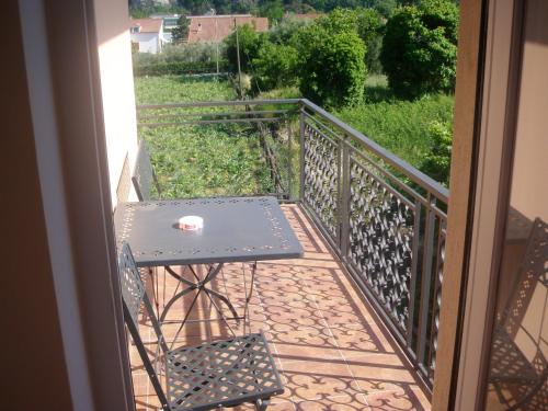  2 bedrooms appartement with furnished terrace and wifi at Villanova d´Albenga 7 km away from the beach, Pension in Villanova dʼAlbenga