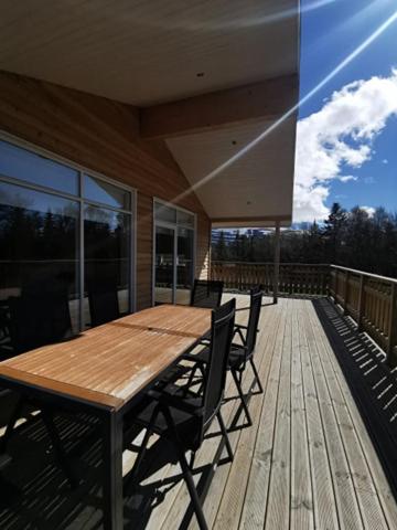 Three-Bedroom Cottage with Hot Tub