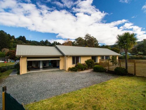Tasman Treat - Marahau Holiday Home in Marahau
