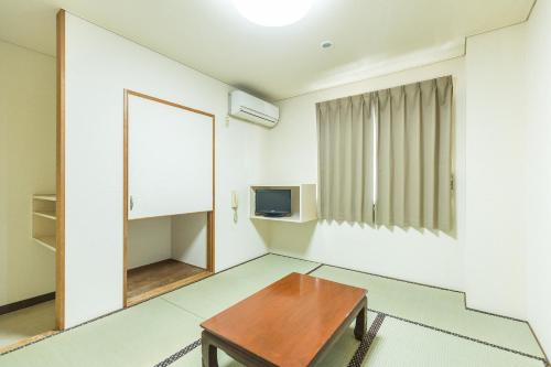Japanese-Style Single Room with Shared Bathroom - Non-Smoking 