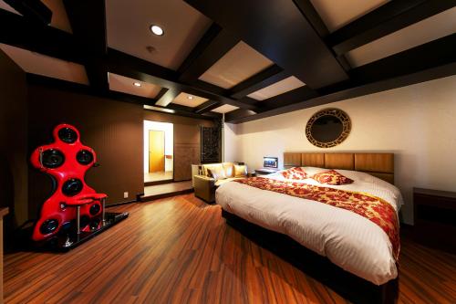 room detail thumbnail 2