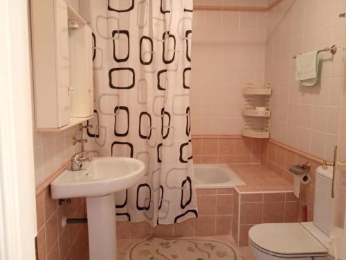 A quiet house with community pool - image 5