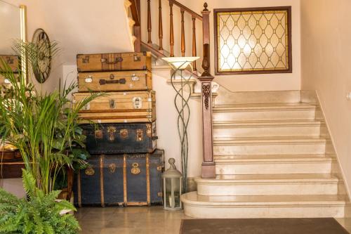 ROSALIAS-S HOUSE - image 3