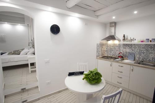 Seaside Apartment - Sea and Beach Views image 4