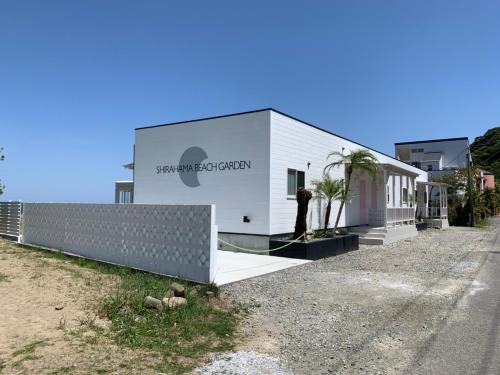 SHIRAHAMA BEACH GARDEN - 숙소 외관