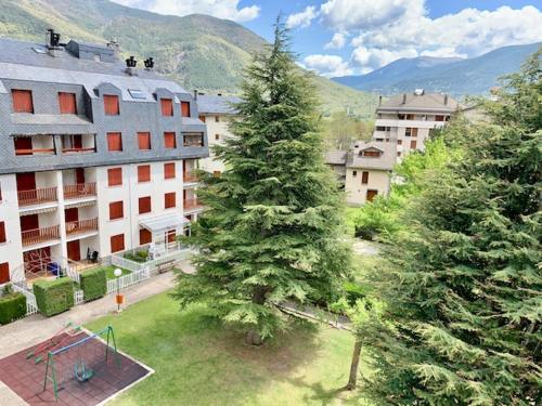  Ático en Biescas con piscina, chimenea y garaje in Biescas