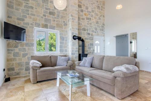 2 bedrooms, 3 beds