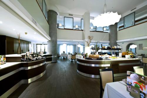 Holiday Inn Naples - image 14