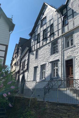 Manoir -1654- historisch schlafen in Monschaus Altstadt Monschau