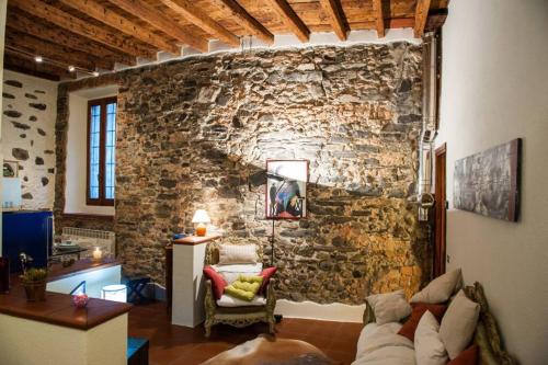  La Casa di Pietra - The House Of Travelers, Ferienwohnung in Como
