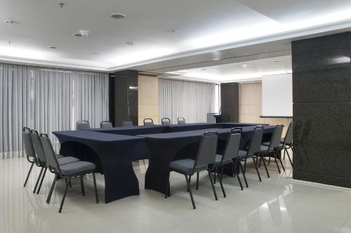 Master Porto Alegre Hotel - Av Carlos Gomes, Próximo ao Consulado Americano - 회의실/연회장