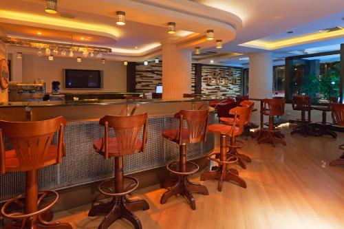 Master Porto Alegre Hotel - Av Carlos Gomes, Próximo ao Consulado Americano - 바/라운지