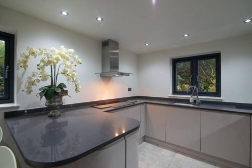 Luxury Coach house next to woodland in Knutsford in Knutsford
