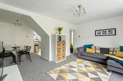 The Stunning Nottingham House - Parking