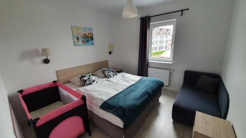 1 queen bed, 1 sofa bed