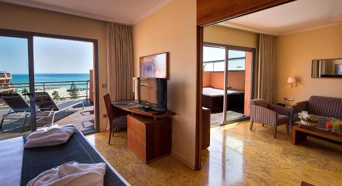 Superior Suite with Sea View image 10