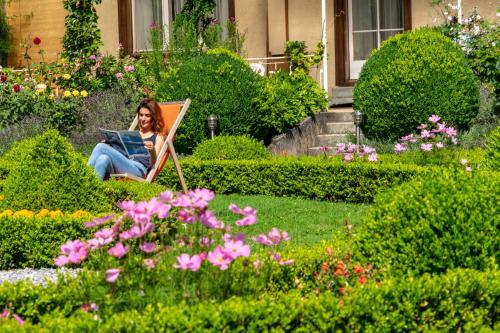 Alpenrose Hotel & Gardens - Tap to explore photos