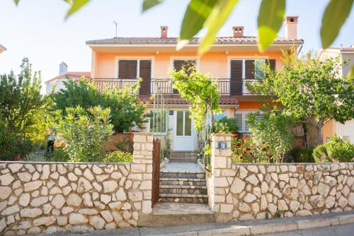  Apartments Sanja, Unterkunft in Cres