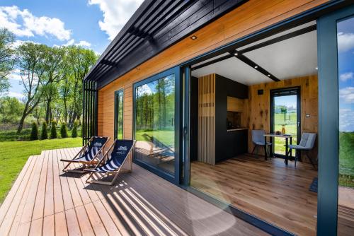 Apartment with Lake View