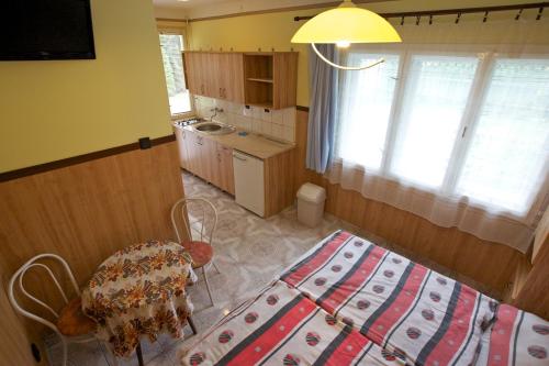 Studio Apartment image 10