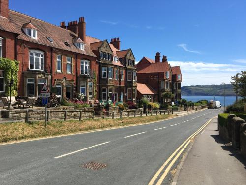 Otoczenie, West Royd in Whitby