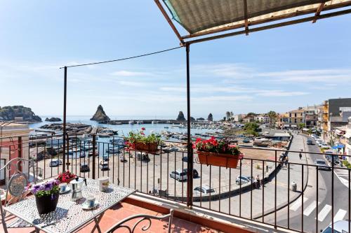 GuestHost - La Finestra dei Ciclopi Seaview Flat, Ачи-Кастелло