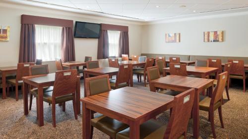 Holiday Inn Express Glenrothes, an IHG Hotel