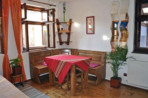 Iekārtas, Casa Pelu in Vale
