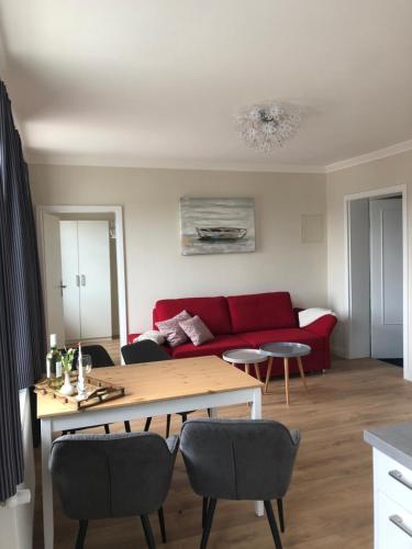 1 queen bed, 1 sofa bed