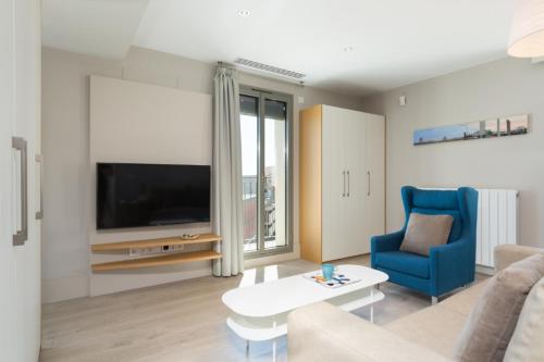 Kronos on the Beach Attic Suite - Tap to explore photos