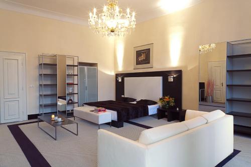 Old Town Square Residence by Emblem, Praga