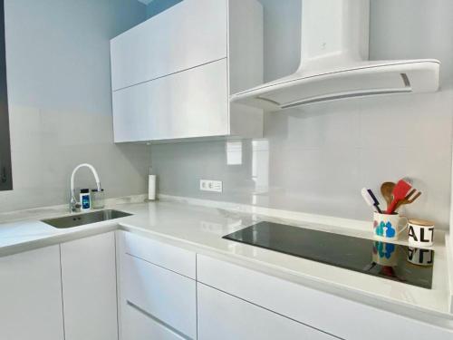  CHALET CON PISCINA PRIVADA EN LA URB. DE PUERTO REY in Los Amarguillos