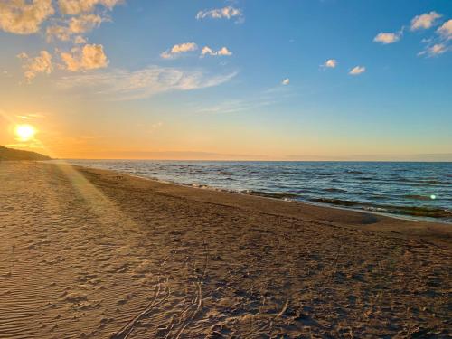 周邊環境, Hotel Rojas Pērle (Hotel Rojas Perle) in 羅亞